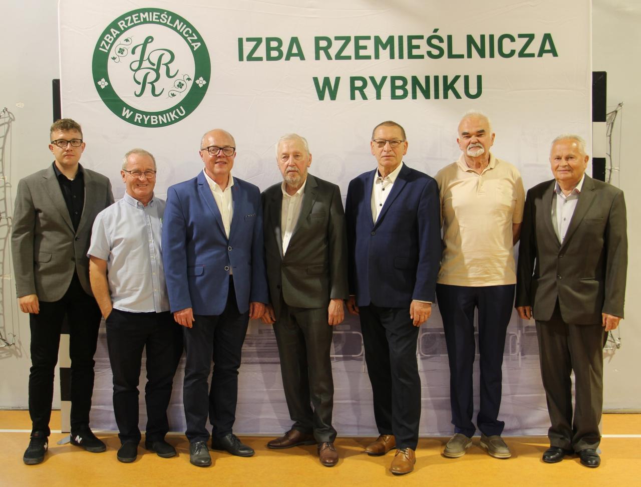 6vaKd-fq1yFh8rSppwEmhywXyf-3.jpg
